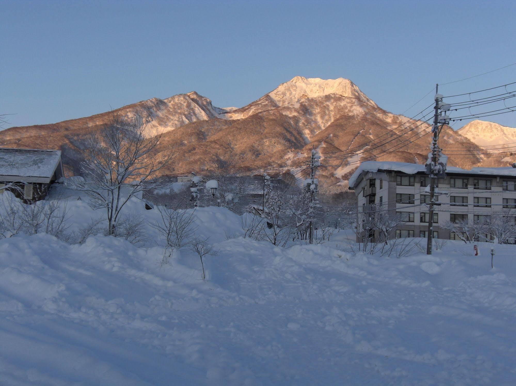 Akakura Yours Inn Myoko Exteriör bild